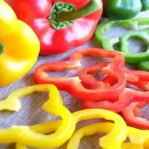 Red Yellow Green capsicum flakes